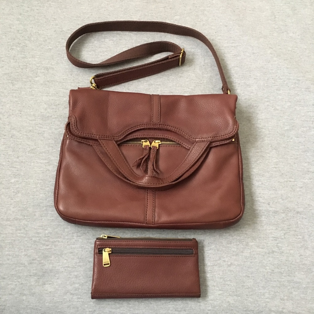 Leather Fossil crossbody purse and matching wallet